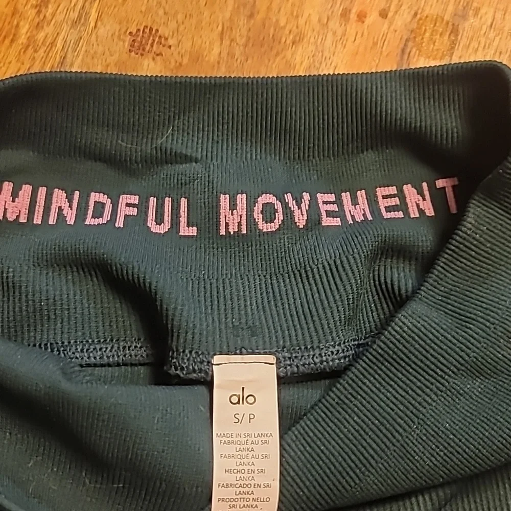ALO Yoga reposhing this